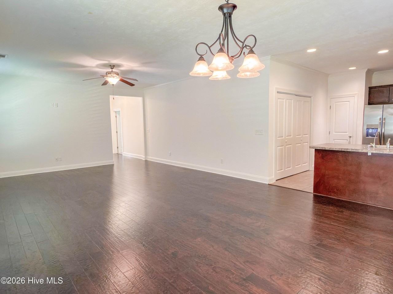 1953 Kenlock Dr - Photo 4 of 15