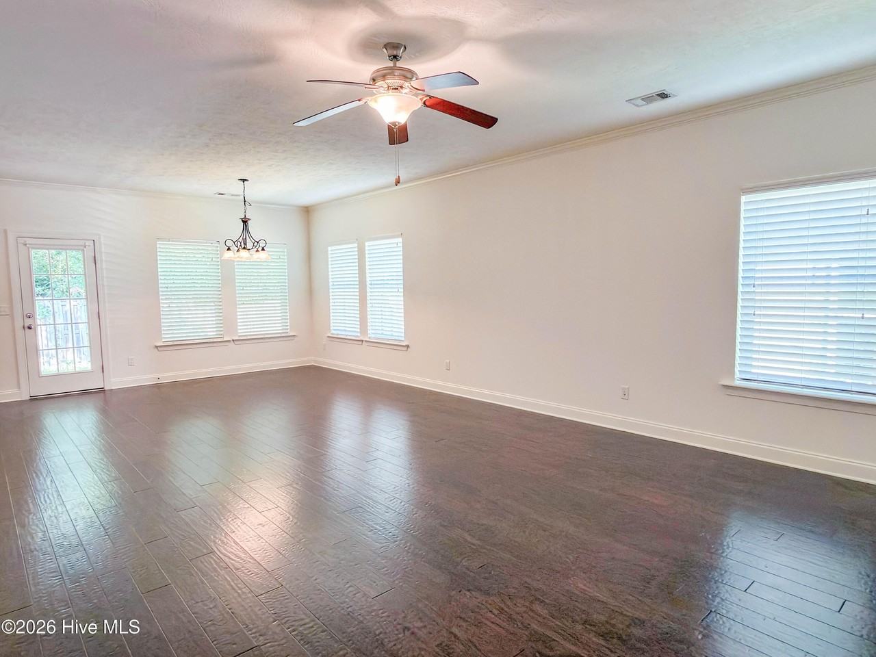 1953 Kenlock Dr - Photo 5 of 15