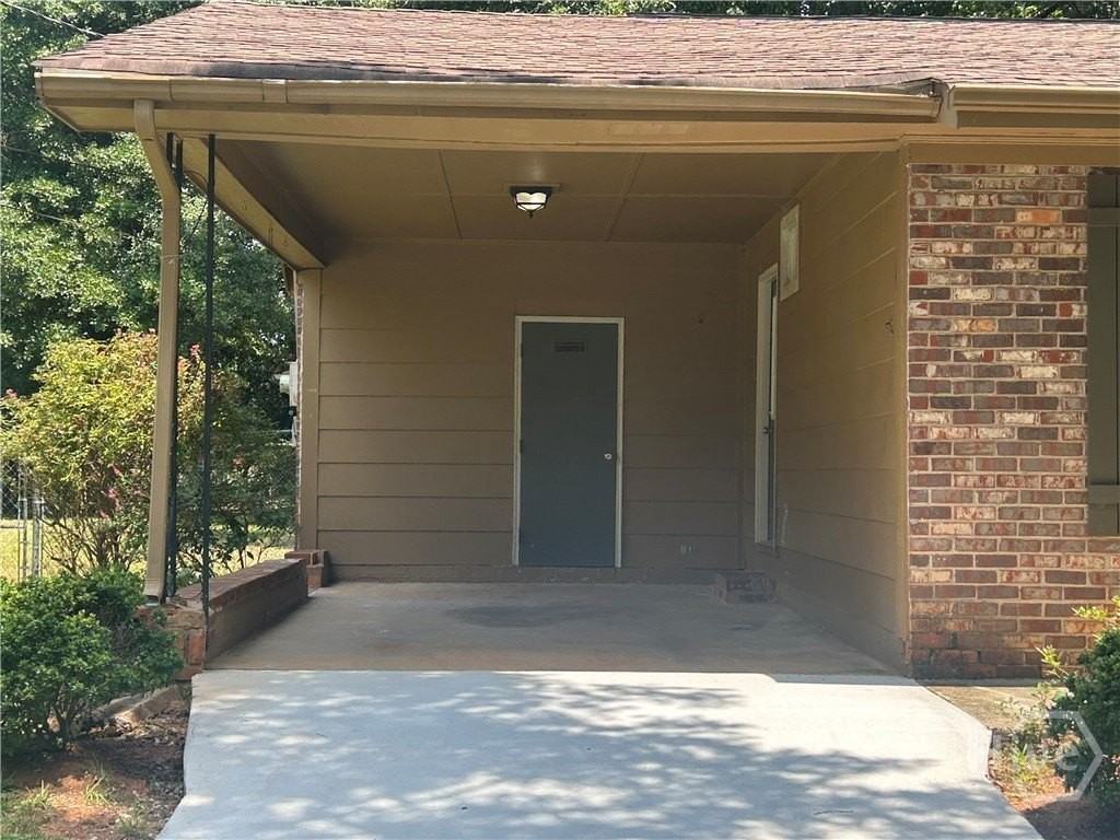 1020 Tuxedo Ln - Photo 3 of 31