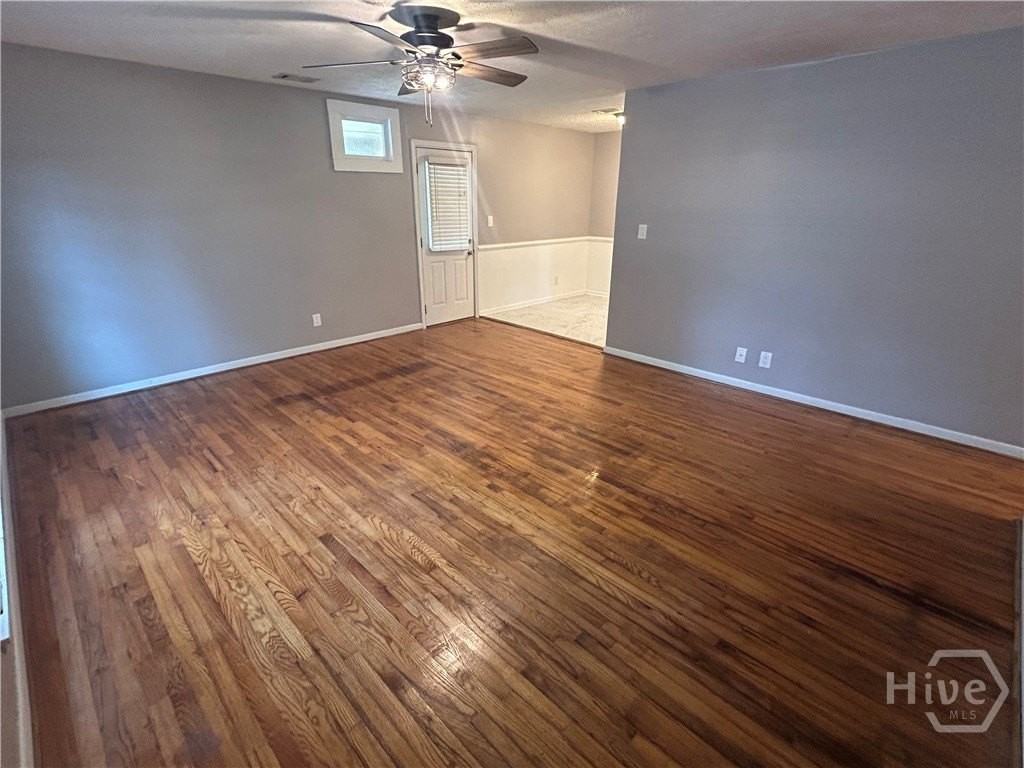 1020 Tuxedo Ln - Photo 7 of 31