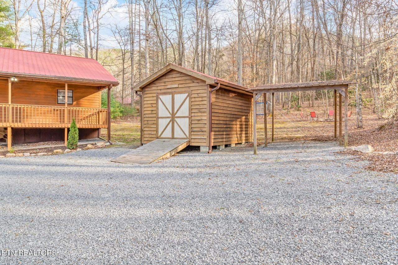 3394 Laurelwood Rd - Photo 7 of 50