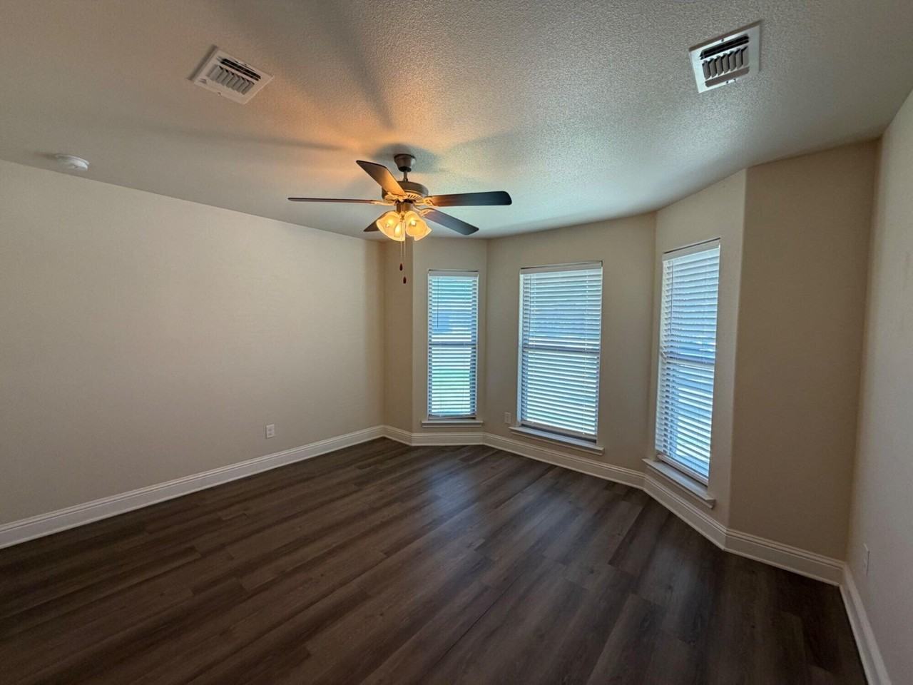 7114 36th St - Photo 3 of 14