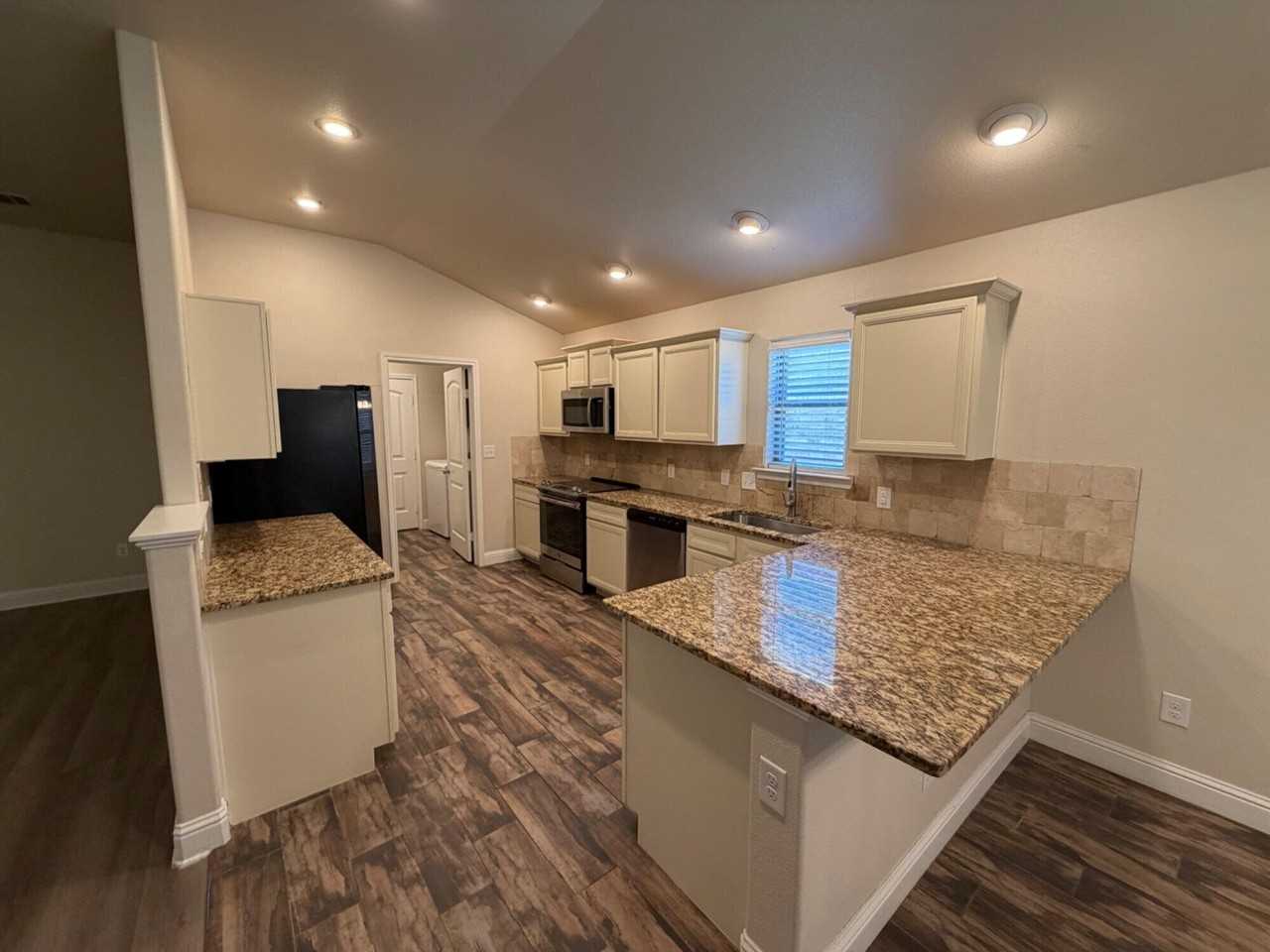 7114 36th St - Photo 5 of 14