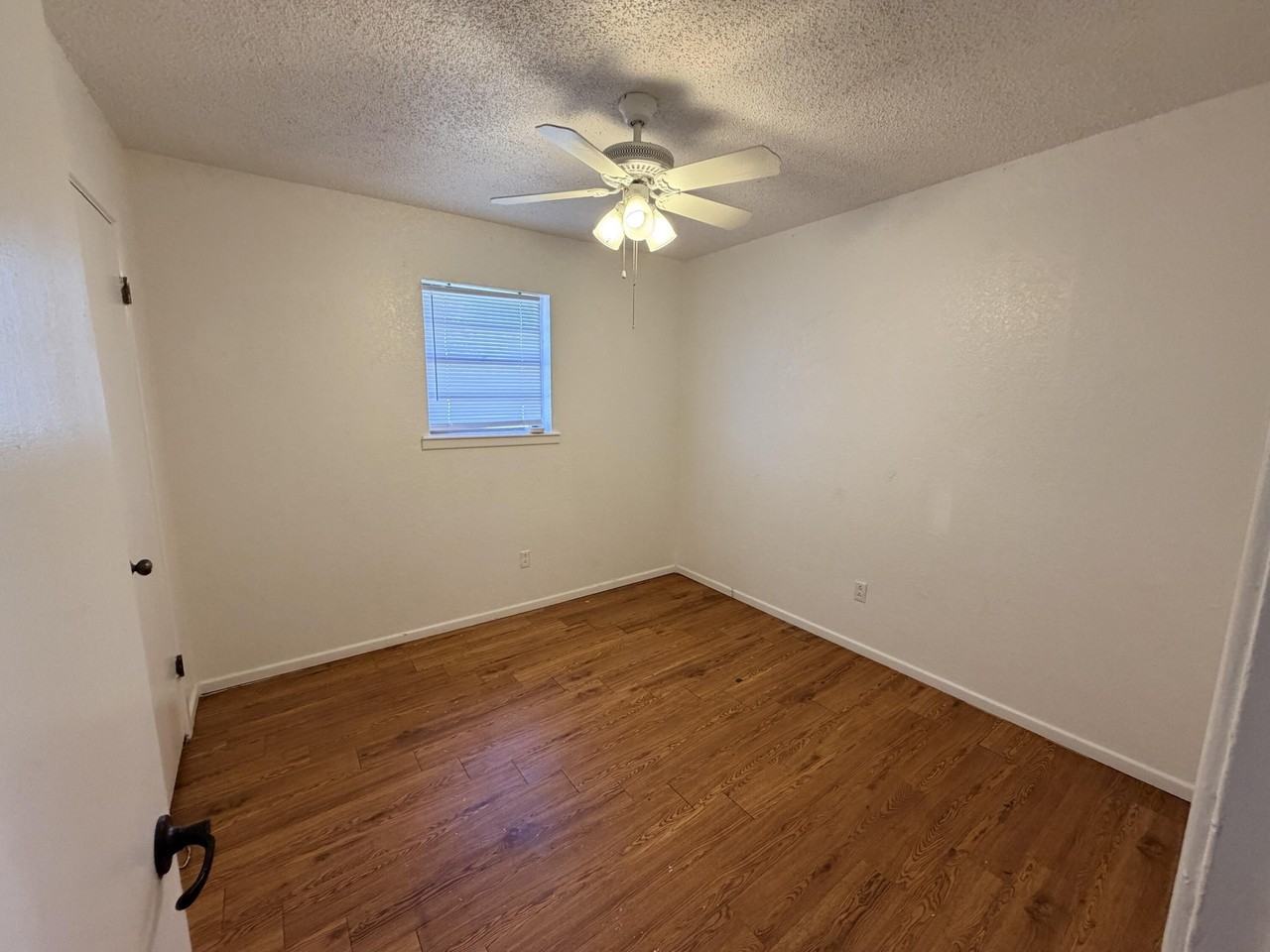 6129 35th St - Photo 3 of 7