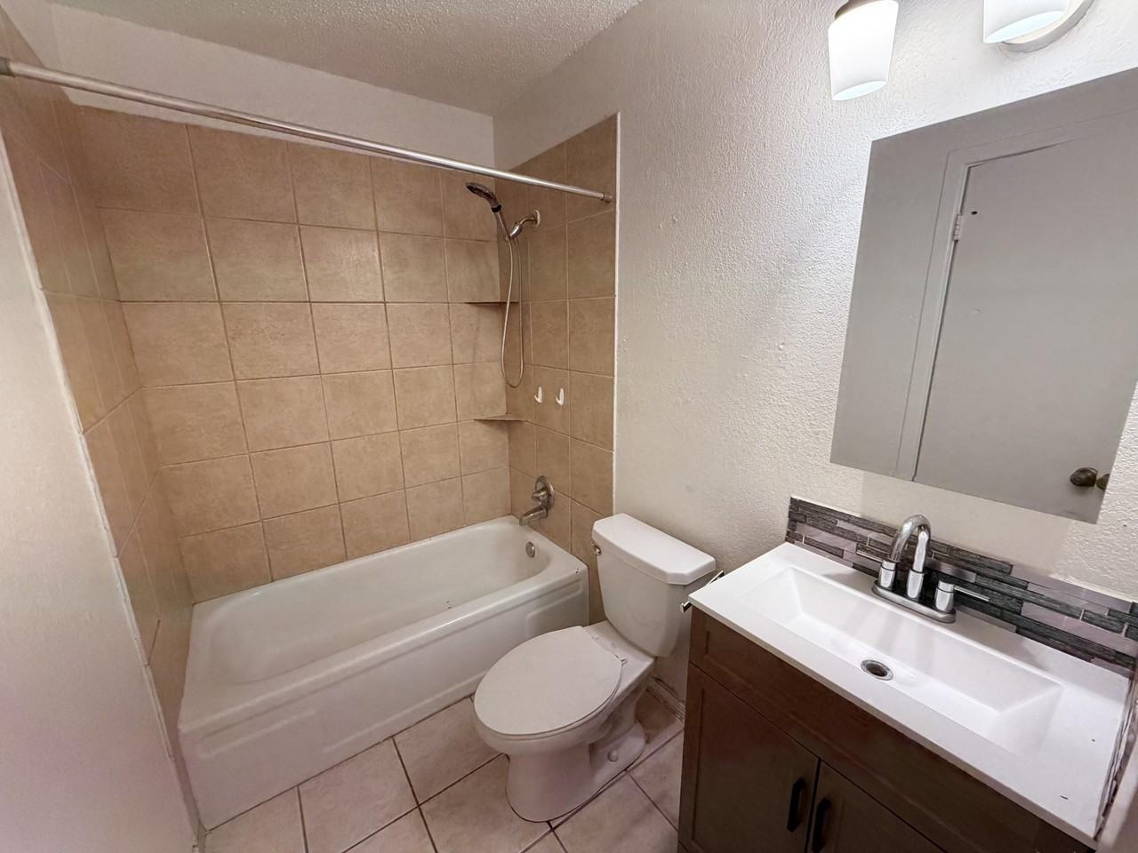 6129 35th St - Photo 5 of 7