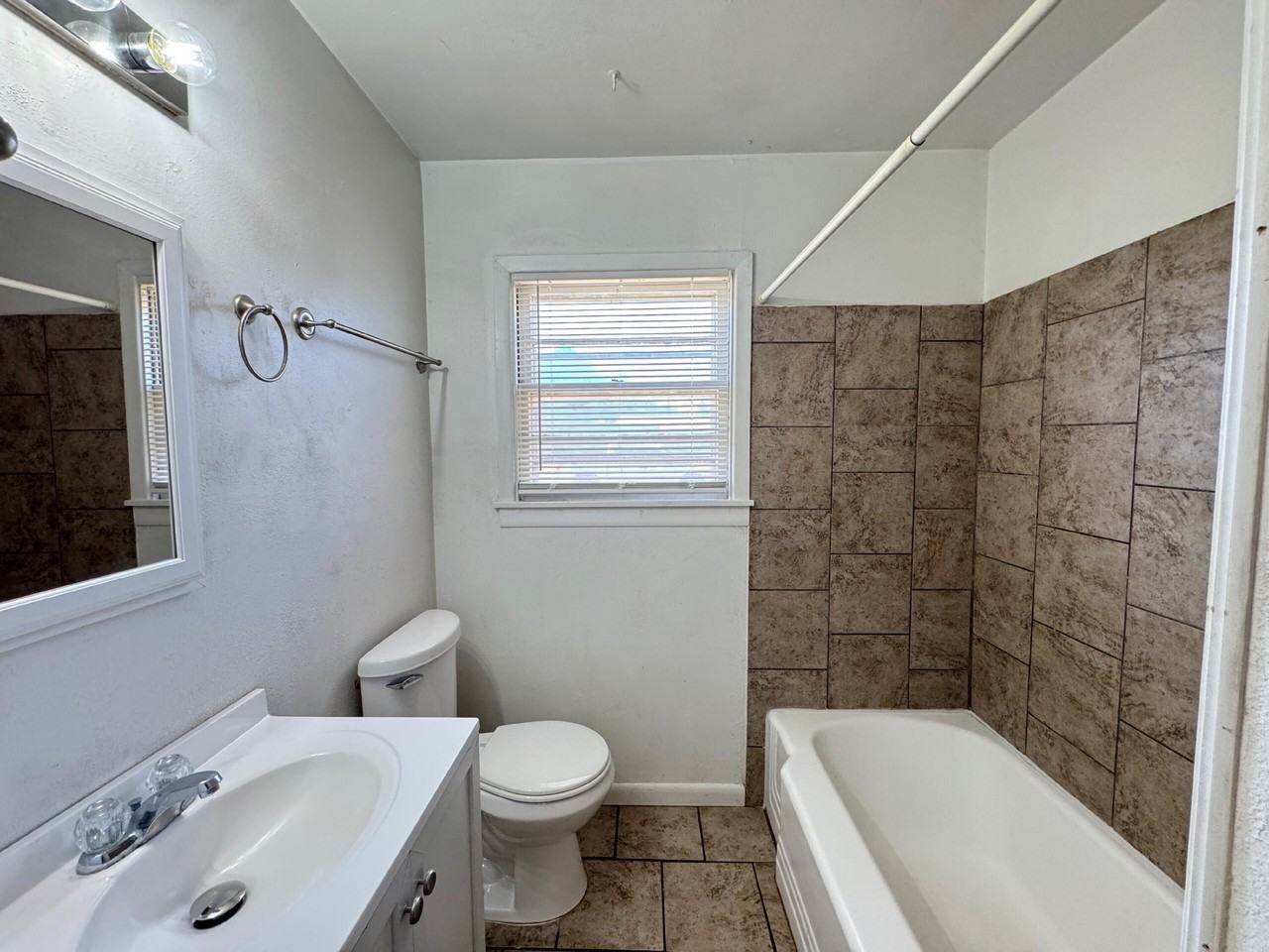 4614 36th St - Photo 4 of 15