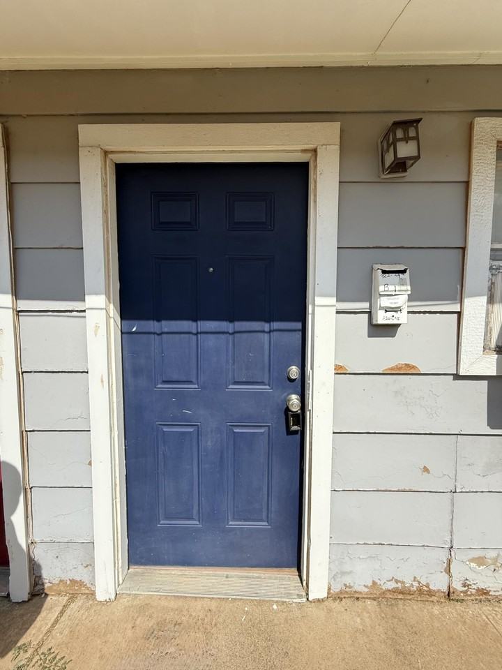 922 44th St #B - Photo 3 of 21