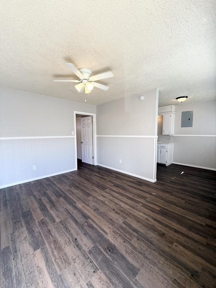 922 44th St #B - Photo 5 of 21