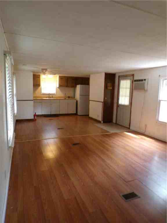 717 Washington St - Photo 2 of 14