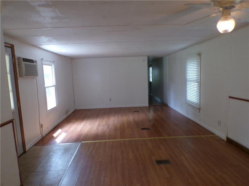 717 Washington St - Photo 3 of 14