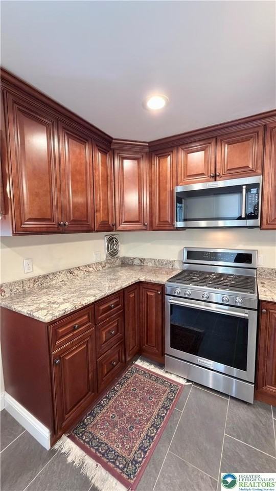 217 Bridge St #1stFL - Photo 5 of 33
