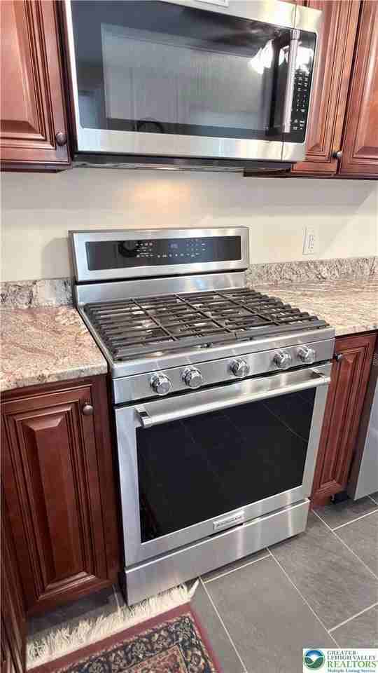 217 Bridge St #1stFL - Photo 6 of 33