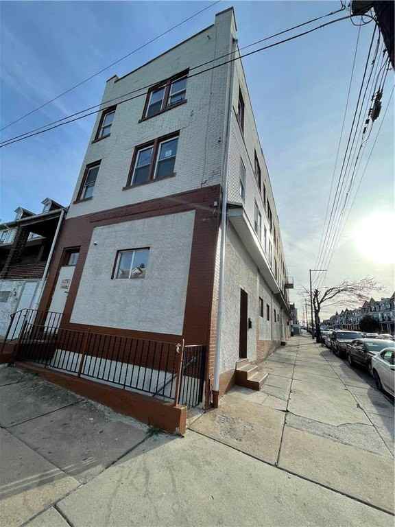 408 W Washington St #3W - Photo 2 of 9