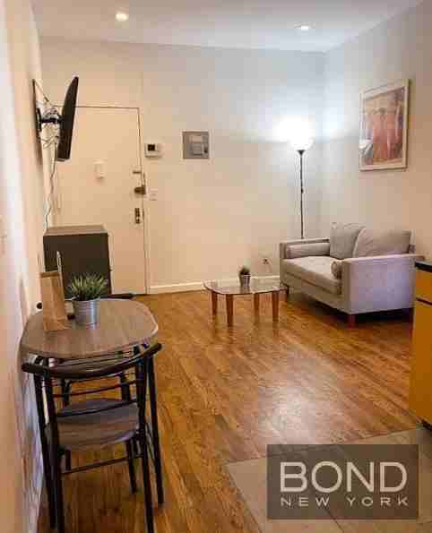 407 W 51st St - Photo 2 of 7