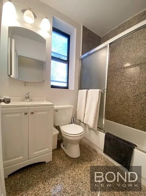 407 W 51st St - Photo 4 of 7