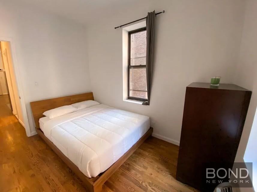 407 W 51st St - Photo 5 of 7