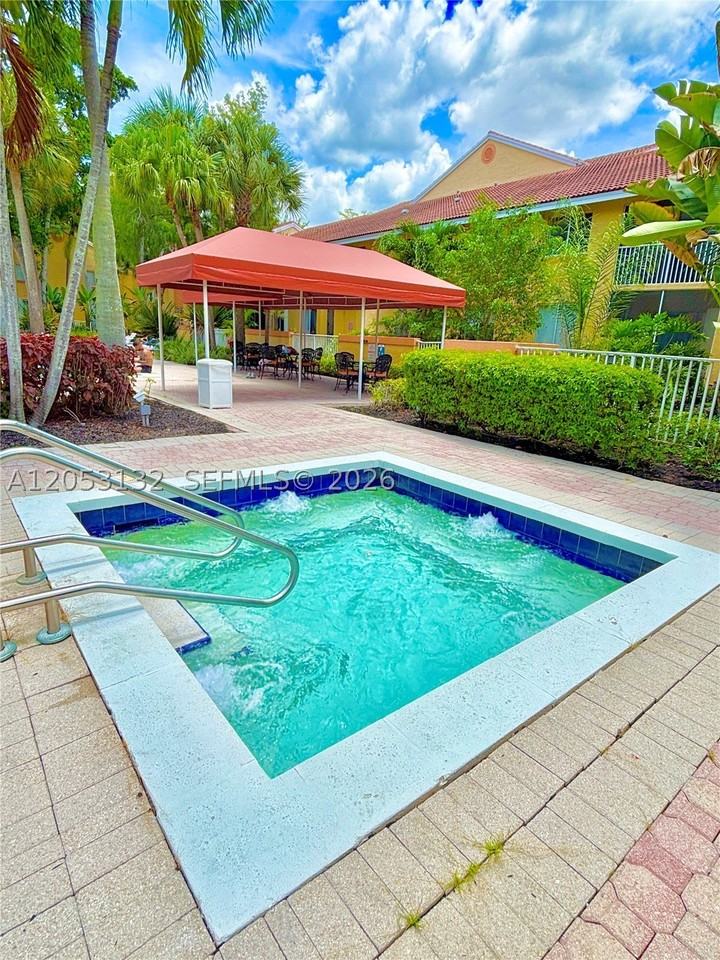 1040 Coral Club Dr #1040 - Photo 2 of 28