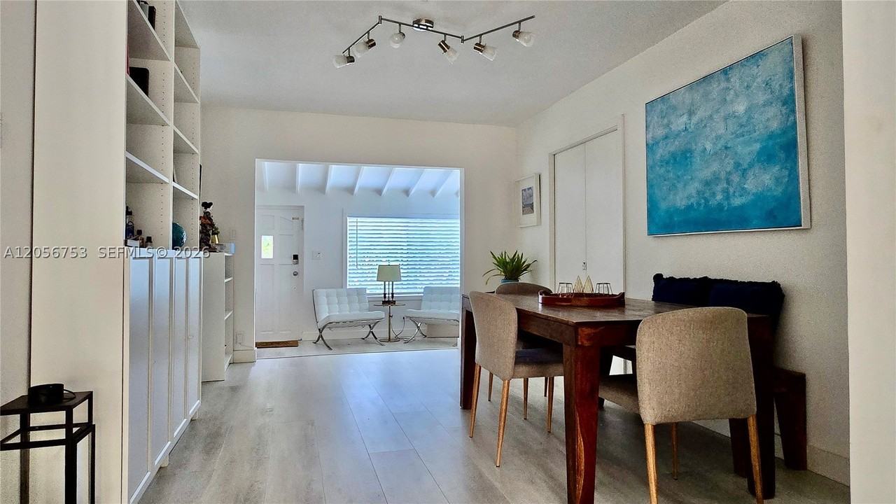712 Sw 9th St #1 - Photo 5 of 23