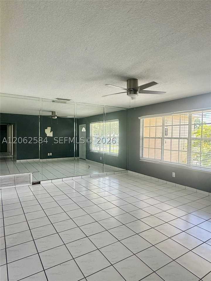 7710 Nw 5th St - Photo 2 of 20