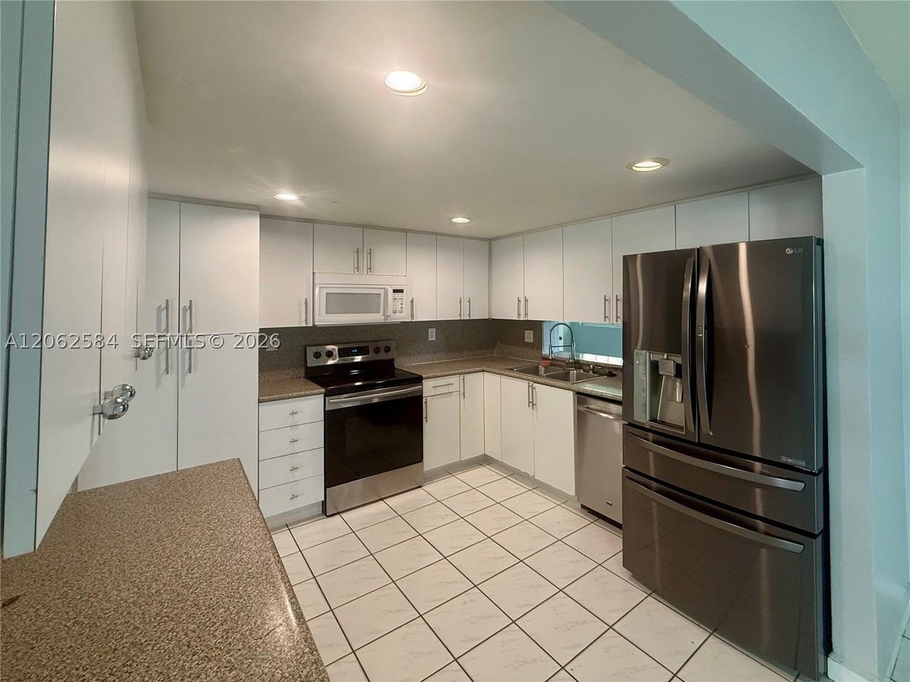 7710 Nw 5th St - Photo 4 of 20