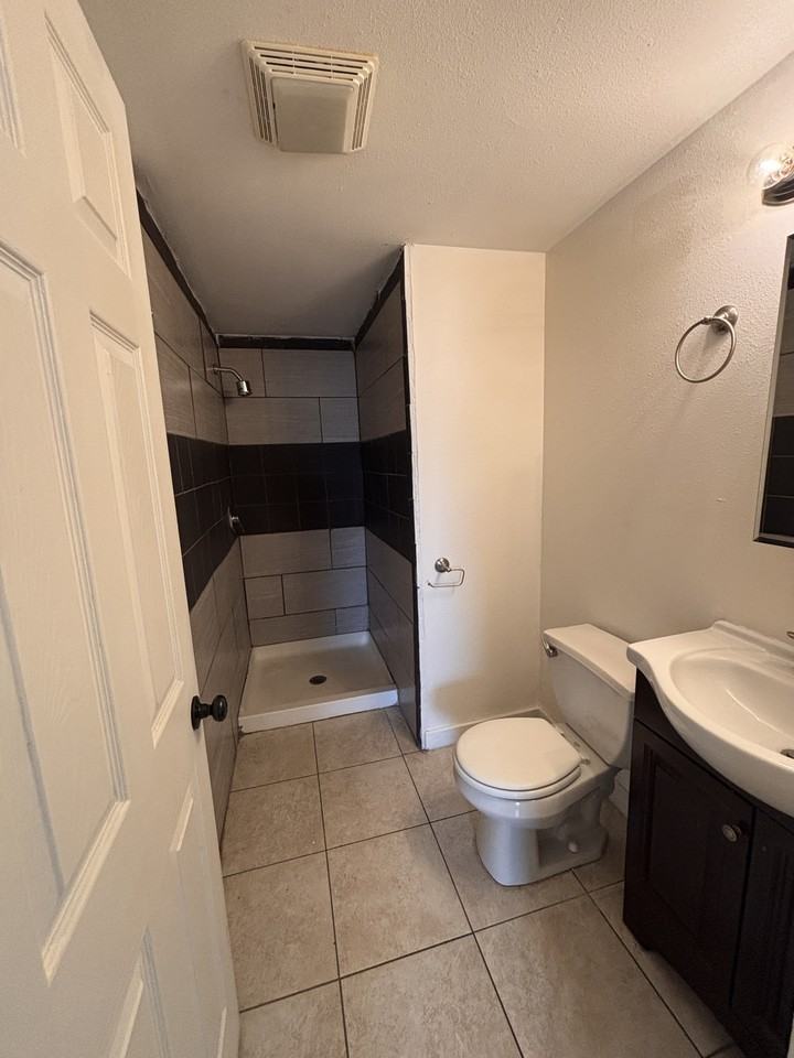 353 W Tonto St #353 - Photo 4 of 8
