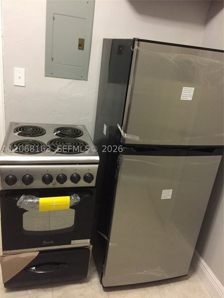 3911 W Flagler St #2C - Photo 4 of 8