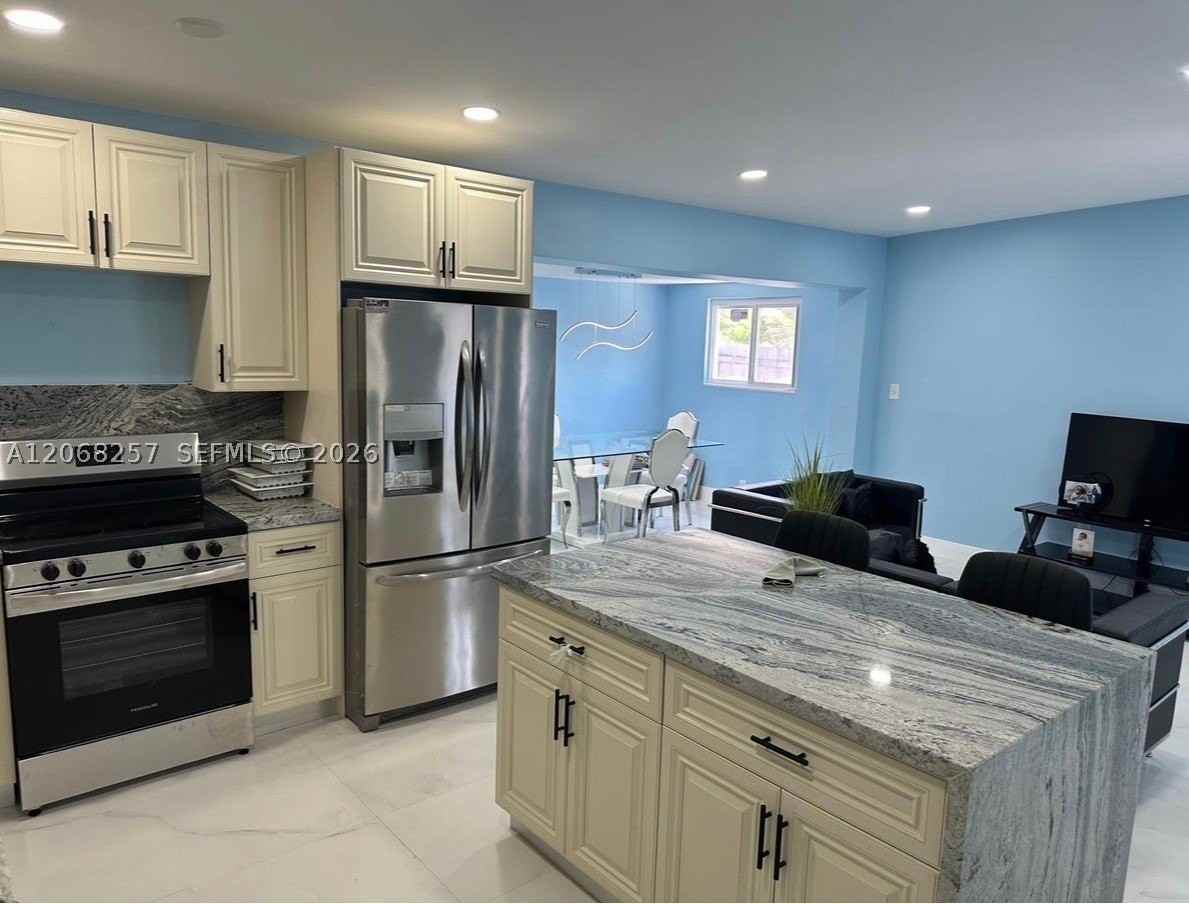 530 Nw 116th Ter - Photo 2 of 5