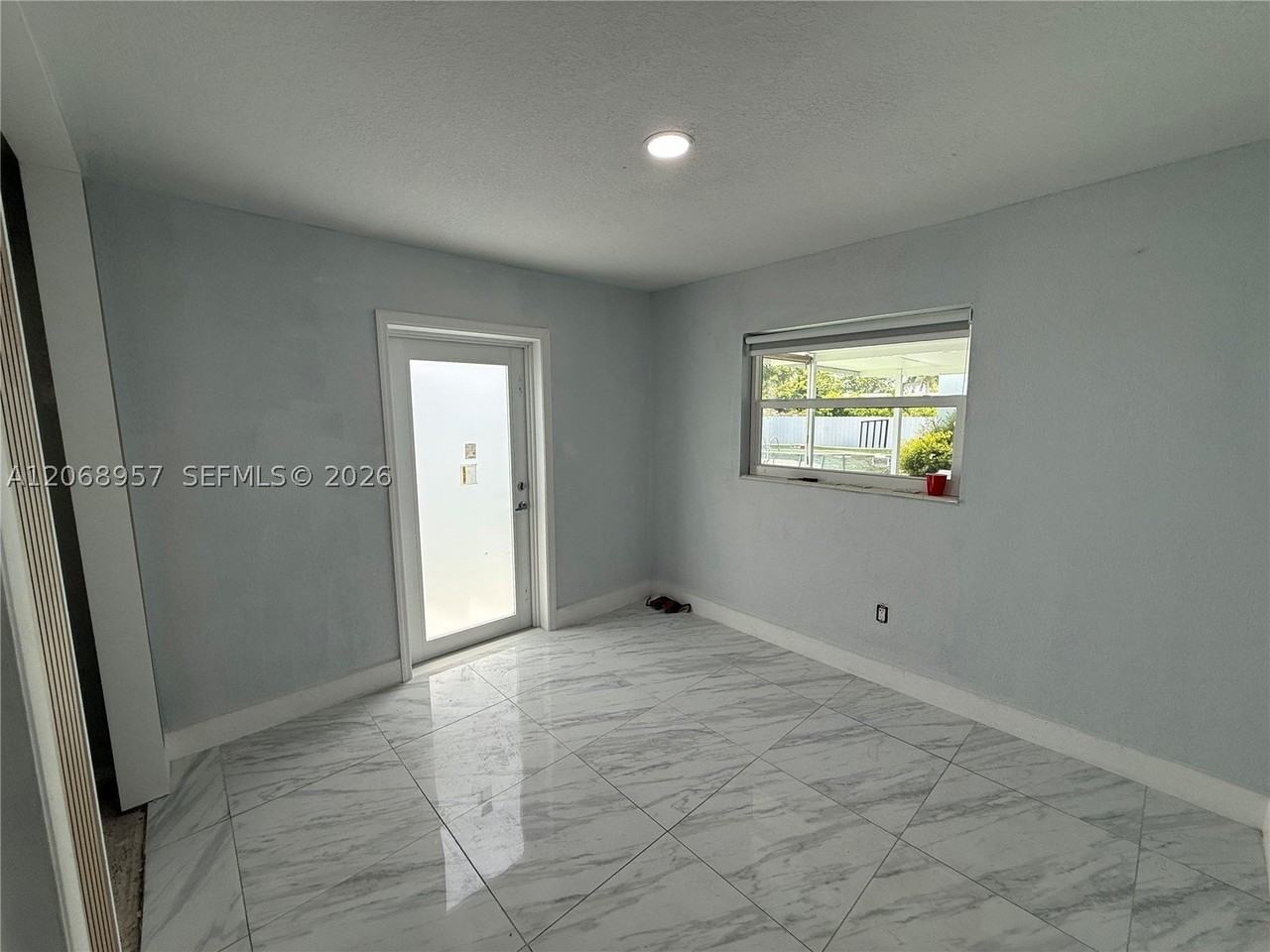 19700 Nw 44th Ave - Photo 4 of 14
