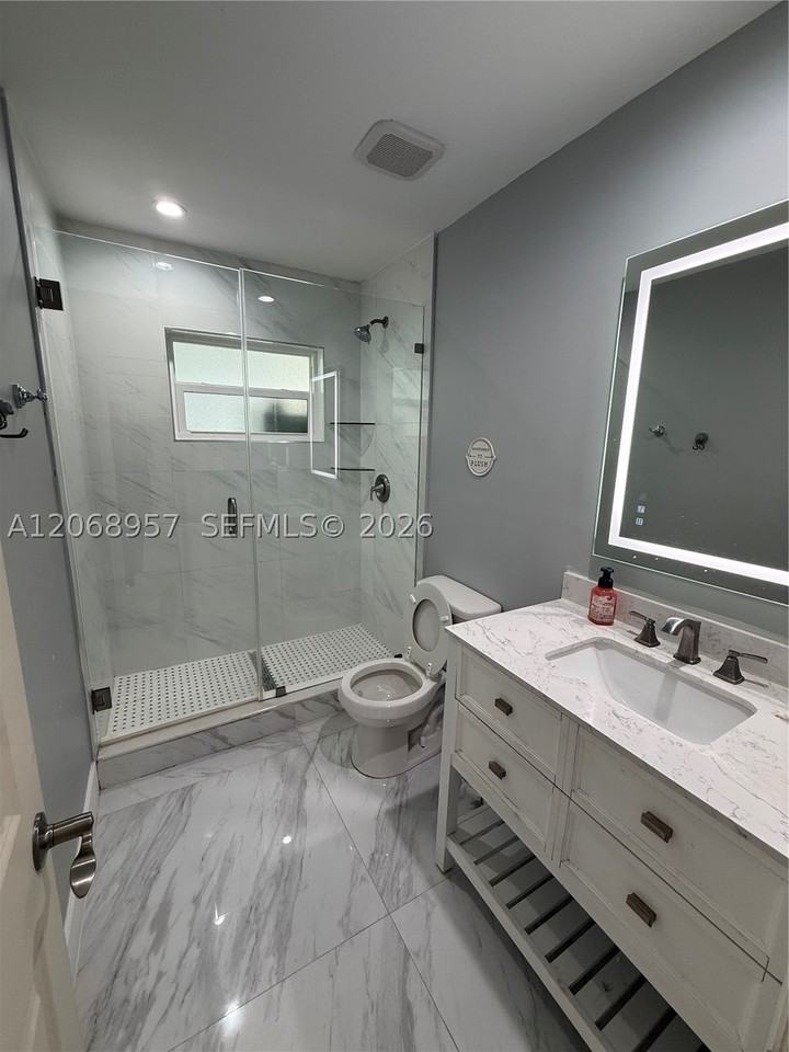 19700 Nw 44th Ave - Photo 6 of 14