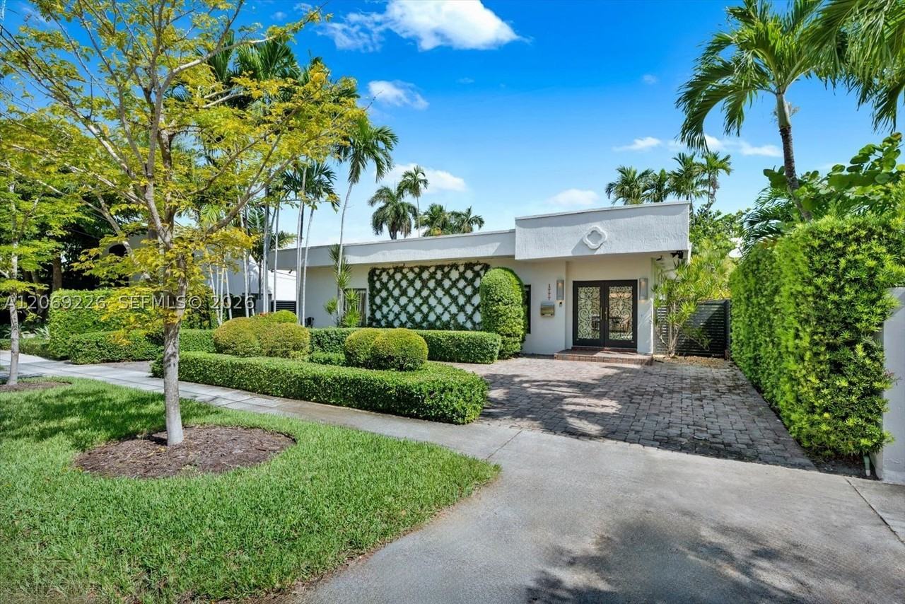 1777 Daytonia Rd - Photo 4 of 39