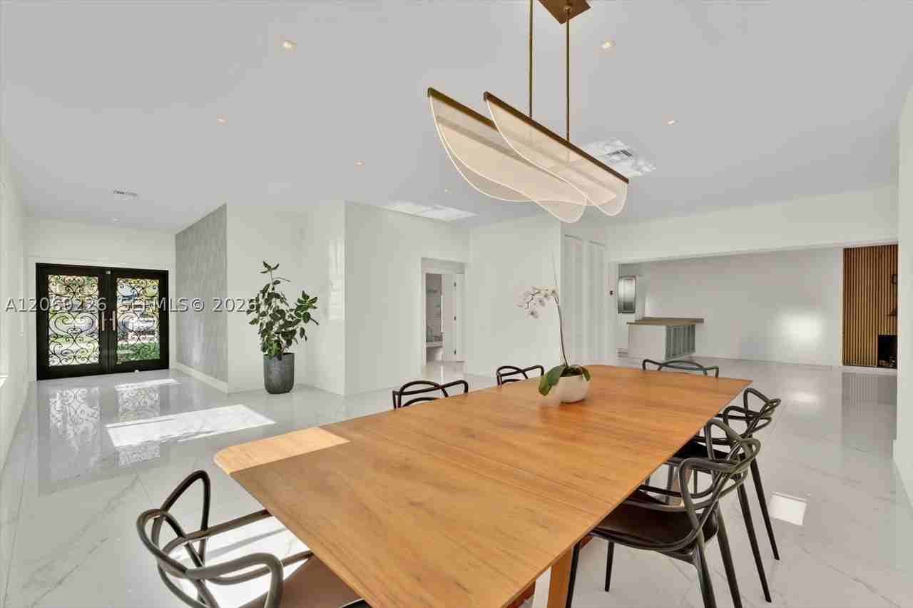 1777 Daytonia Rd - Photo 7 of 39