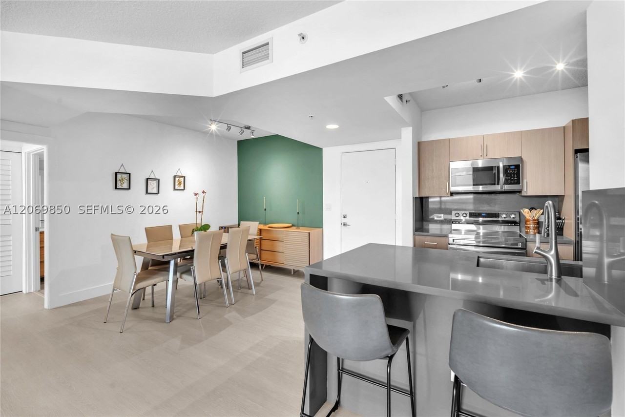 18800 Ne 29th Ave - Photo 4 of 50