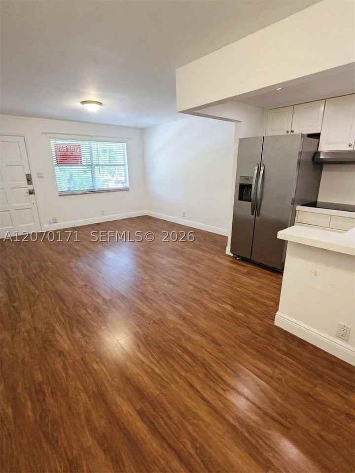 1231 Se 1st St #12 - Photo 4 of 16