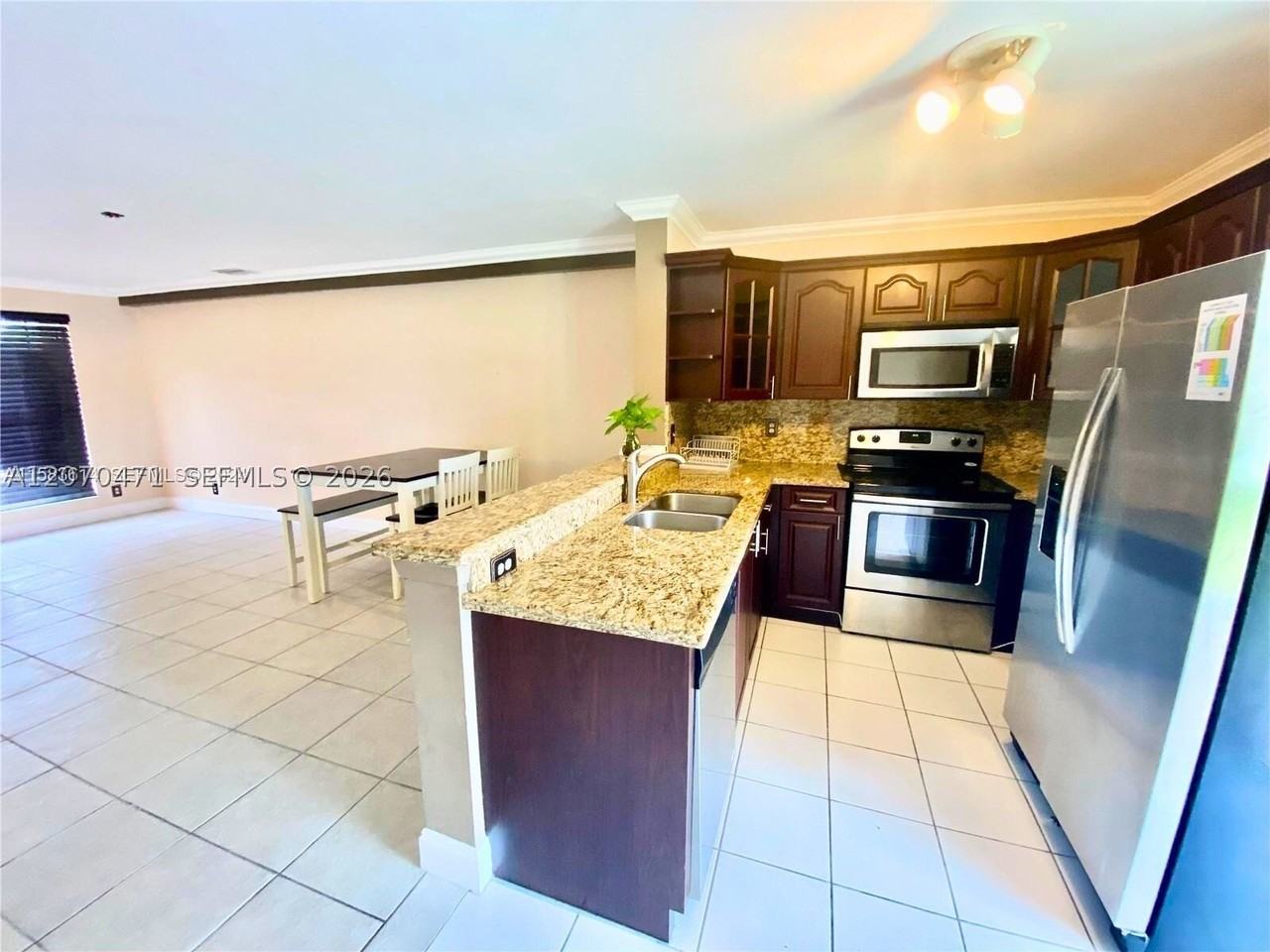 2864 Cambridge Ln - Photo 2 of 14