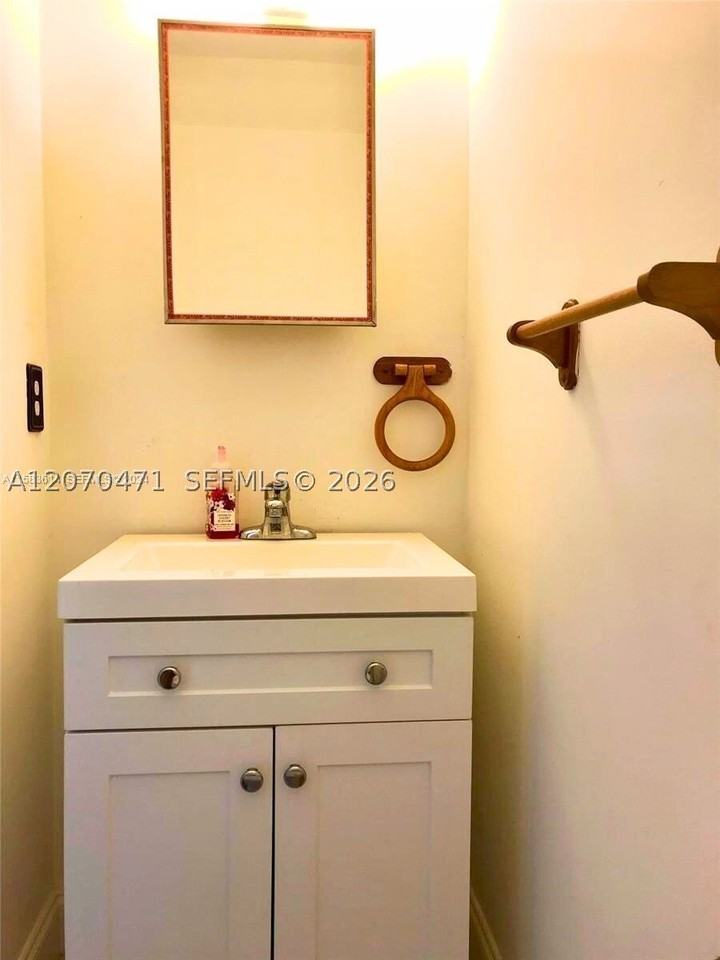 2864 Cambridge Ln - Photo 5 of 14