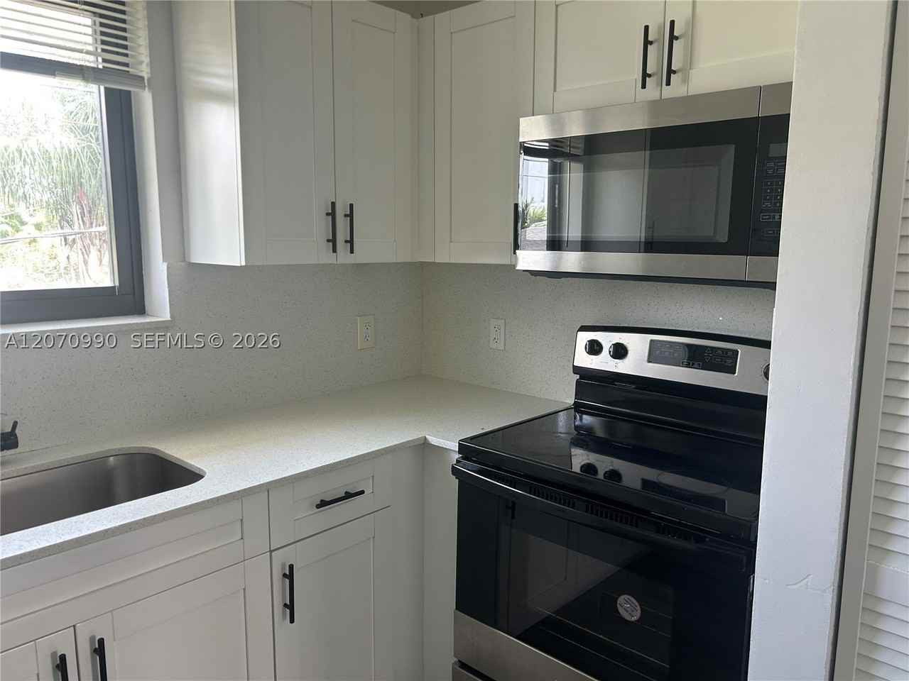 3417 Nw 22nd Ave #12 - Photo 5 of 15