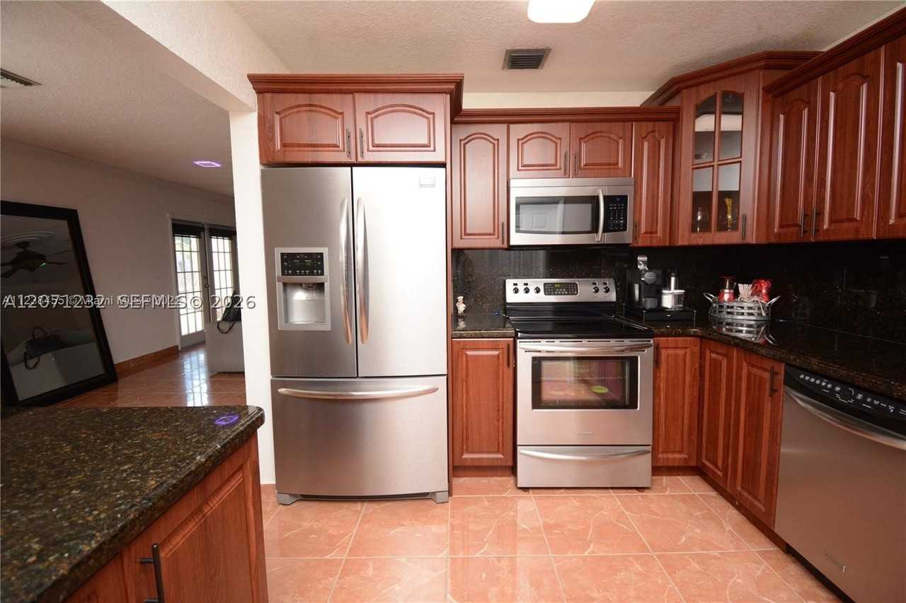 10301 Sw 199th St - Photo 4 of 15