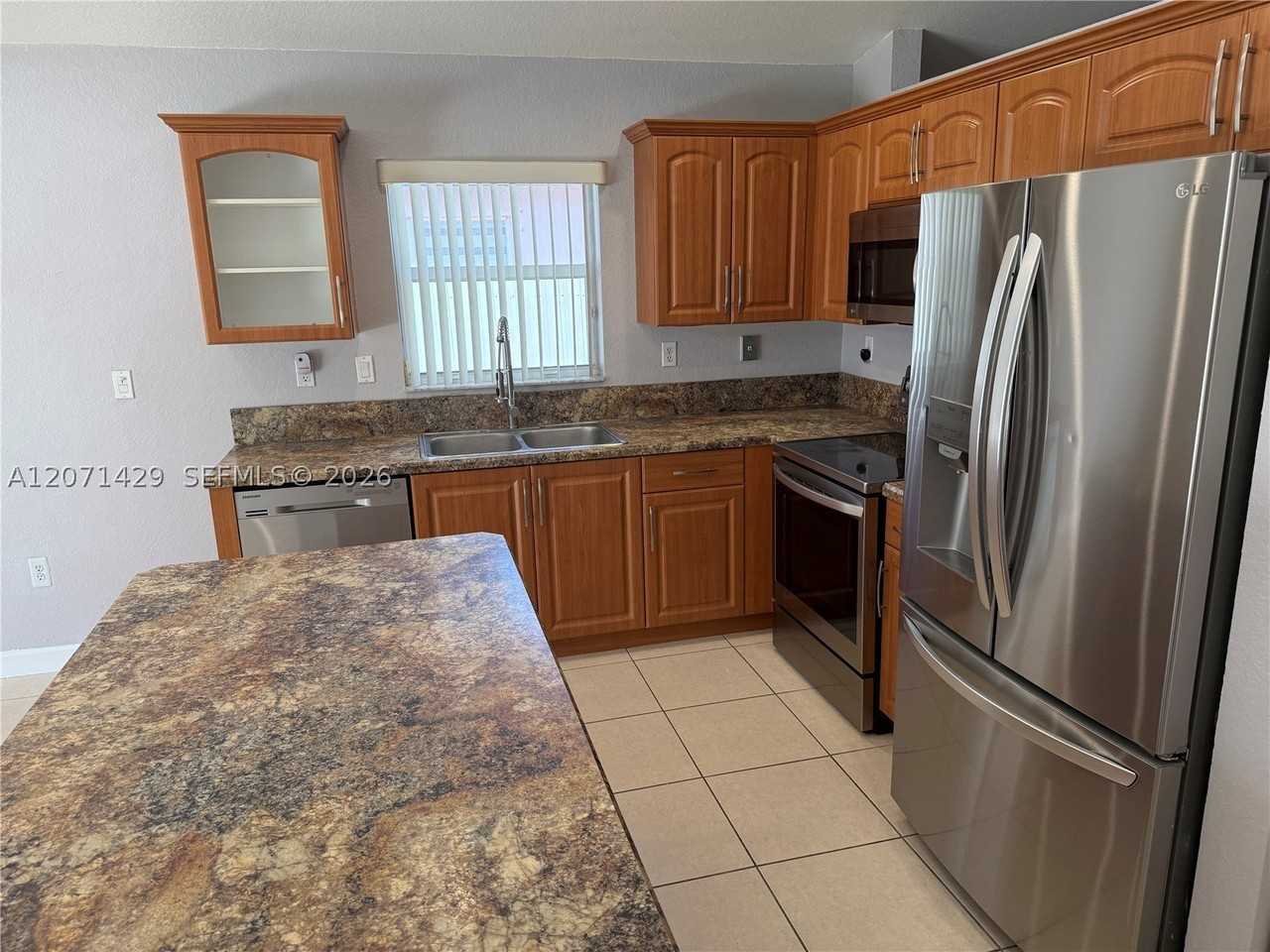 1901 Se 15th St - Photo 5 of 20