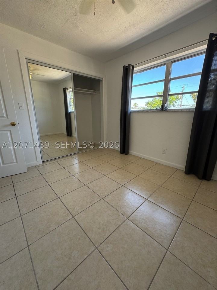 4732 Sw 33rd Ave #206 - Photo 7 of 9