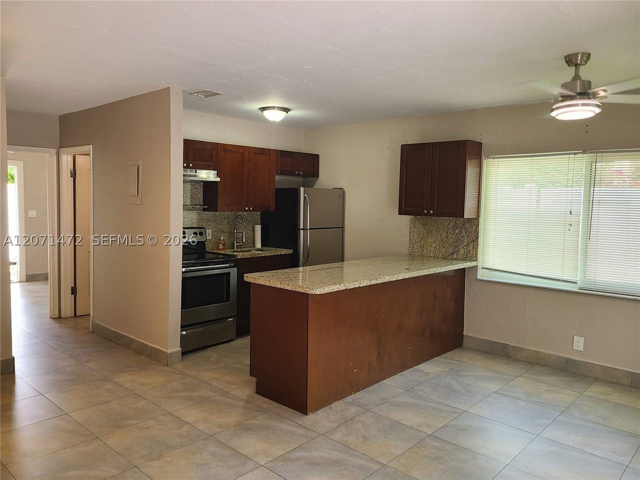 633 Ne 16th Ave #3 - Photo 2 of 13