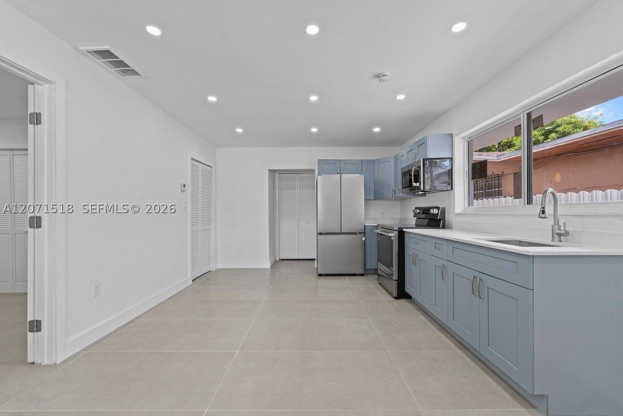 1849 Nw 16th St #1 - Photo 4 of 16
