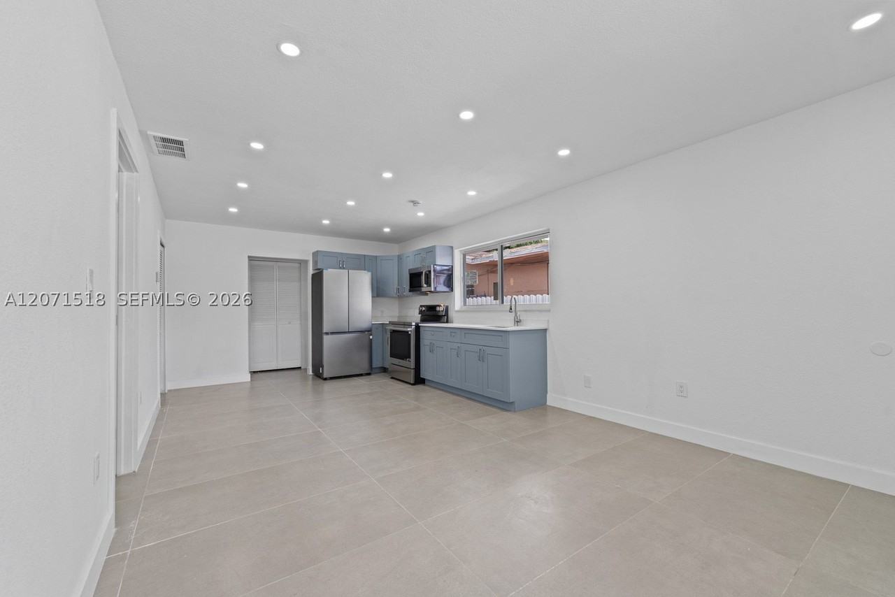 1849 Nw 16th St #1 - Photo 5 of 16