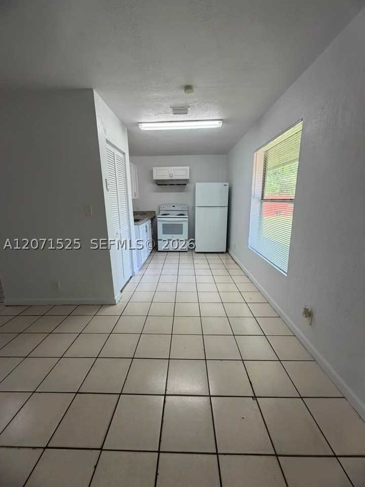 919 Nw 2nd Ave #3 - Photo 4 of 24