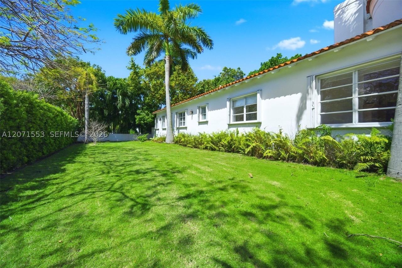 2300 S Miami Ave #2300 - Photo 3 of 49