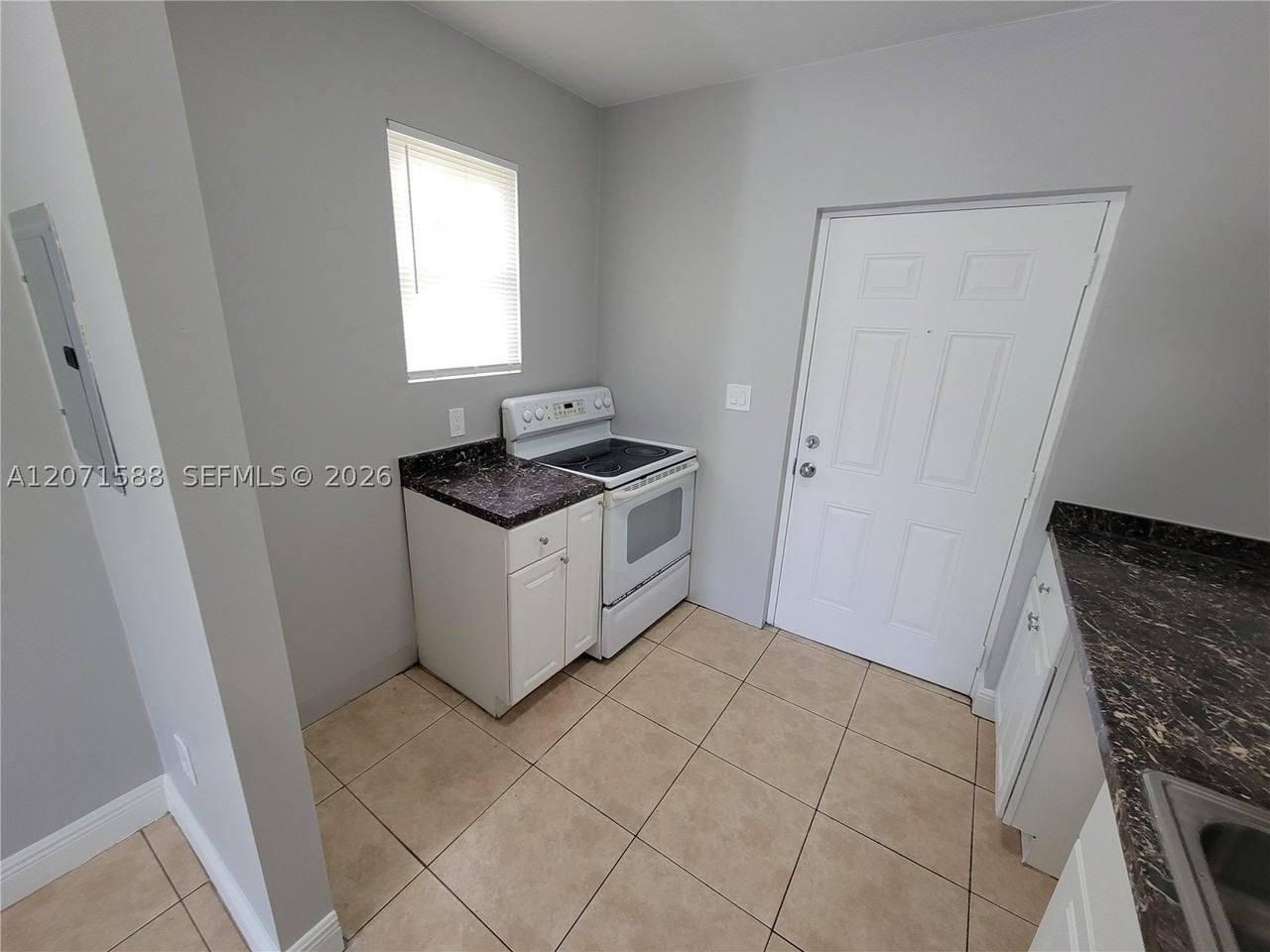 1740 Nw 1st Pl #3 - Photo 2 of 10