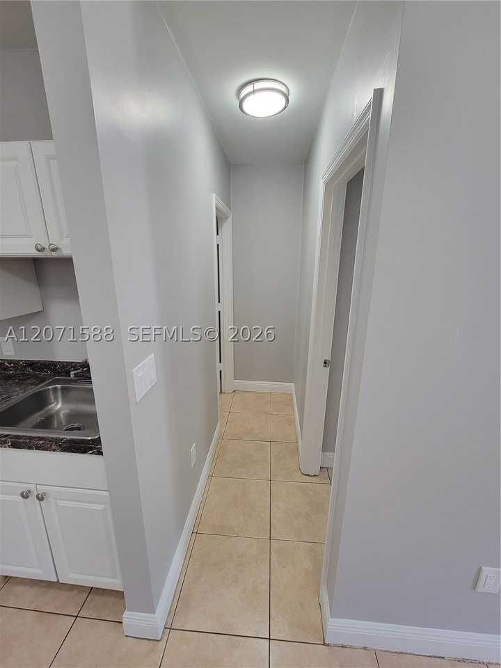 1740 Nw 1st Pl #3 - Photo 3 of 10