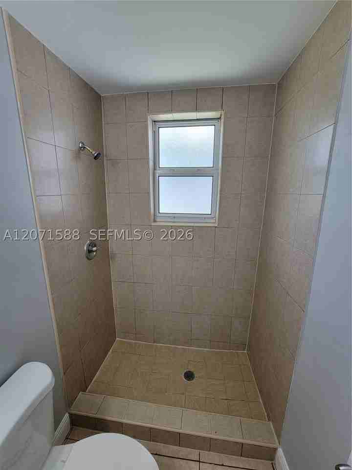 1740 Nw 1st Pl #3 - Photo 5 of 10