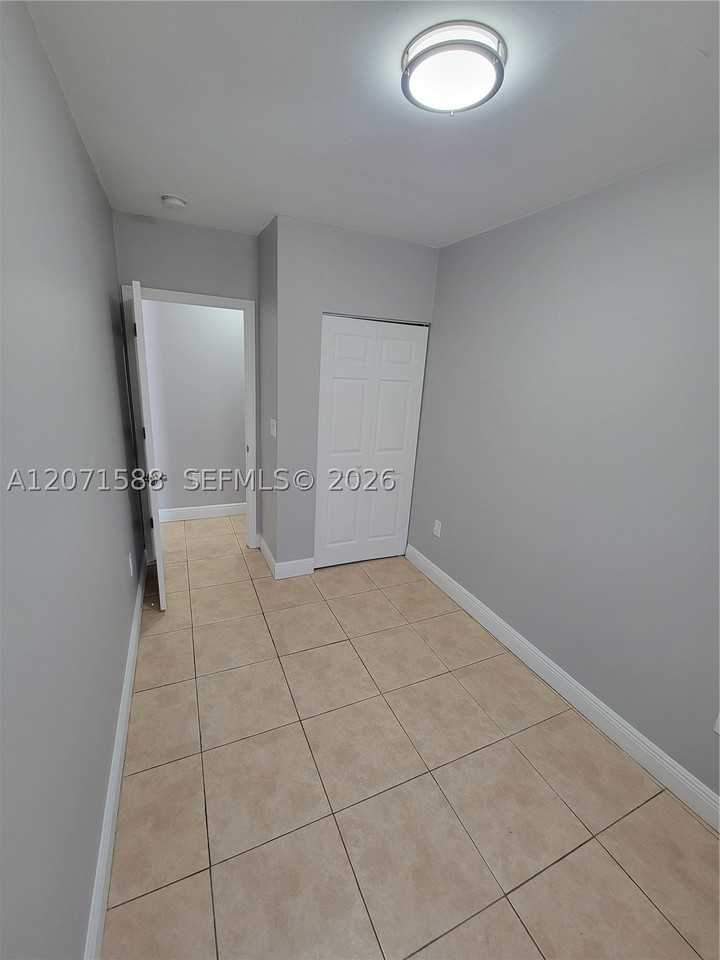 1740 Nw 1st Pl #3 - Photo 7 of 10