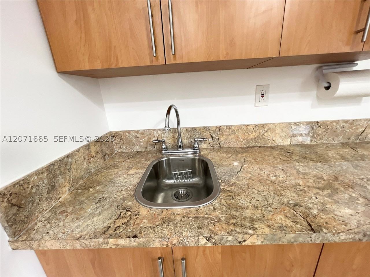 3054 Nw 18th St #2 - Photo 4 of 12
