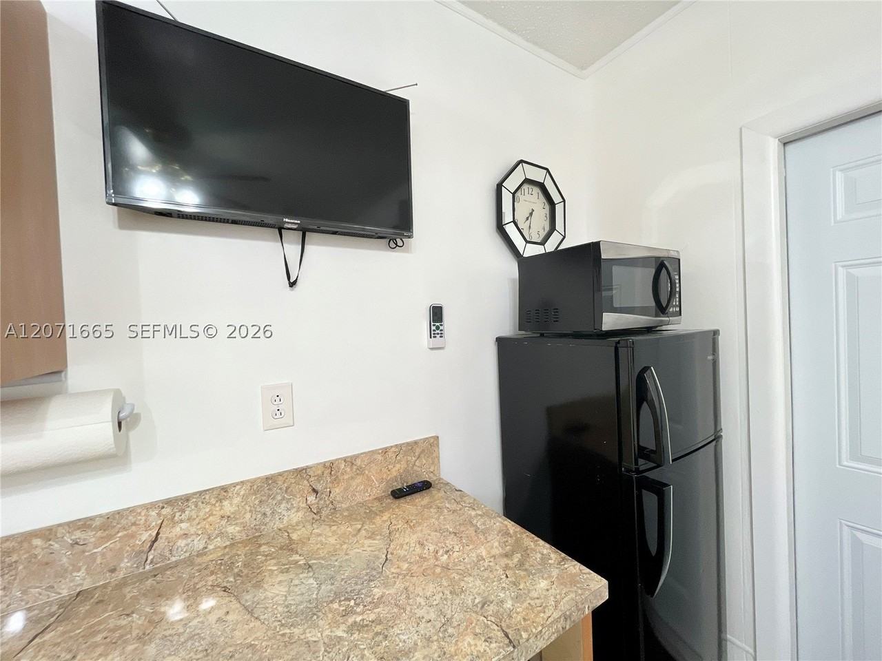 3054 Nw 18th St #2 - Photo 5 of 12